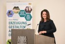 Ministerin am Rednerpult