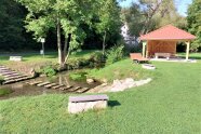 Blick auf den Pavillon am Forellenbach