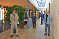 Von links nach rechts im Bild sind Hans-Peter Schmucker, Thomas Gollwitzer, Steffen Schneider und Kurt Hillinger im Amt für Ländliche Entwicklung Oberpfalz zu sehen.