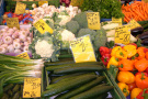 Auslage eines Gemüsehändlers am Markt